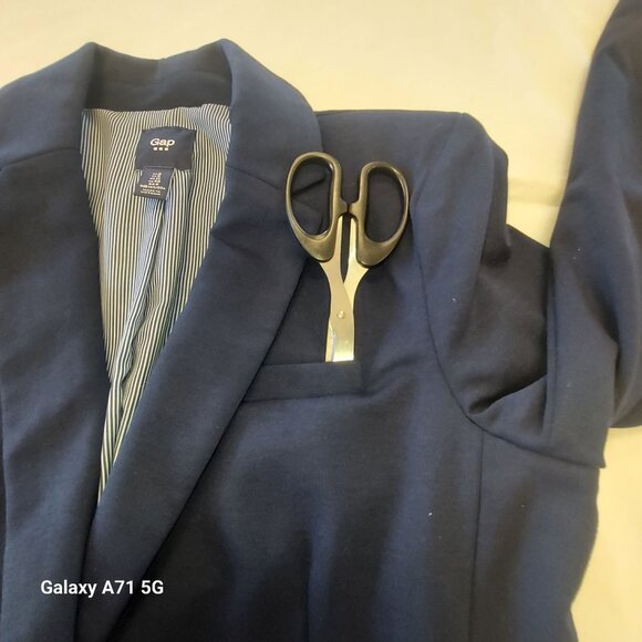 Gap Size 8 Blue Blazer Lined 1 Front Button 3 Front Pockets One Button on Sleeve - Picture 4 of 7